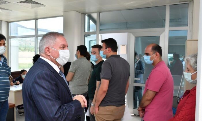 Nursaçan, İl Sağlık Müdürlüğü’nün Kayseri OSB’deki Aşı Uygulama Merkezi’ni ziyaret etti