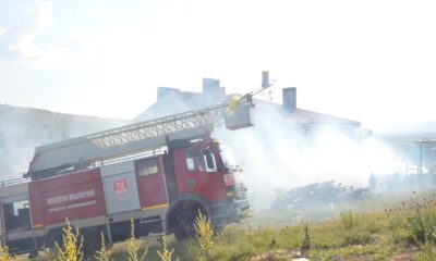 Odunlukta çıkan yangın evlere sıçramadan söndürüldü