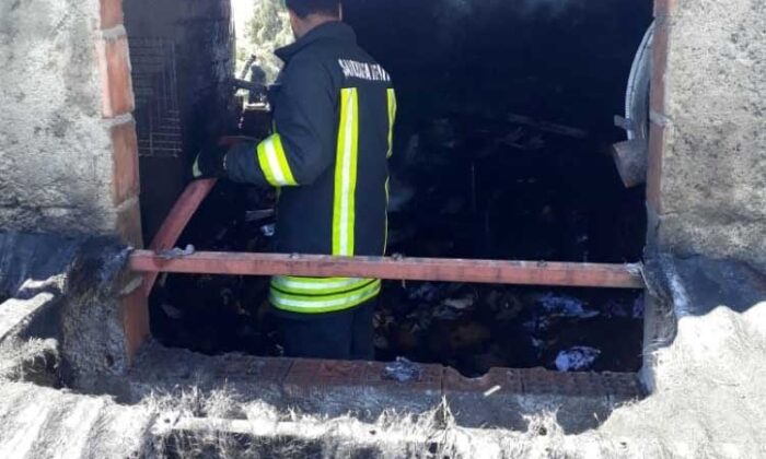 Odunlukta çıkan yangın maddi hasara neden oldu