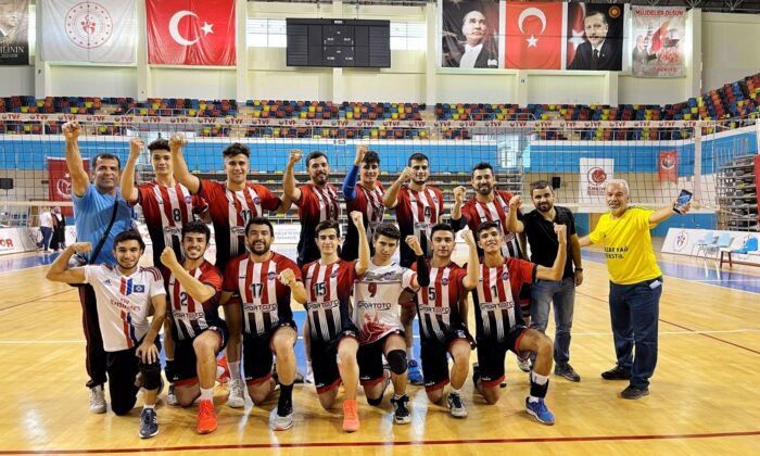 Öğretim üyesinin çalıştırdığı takım şampiyon oldu