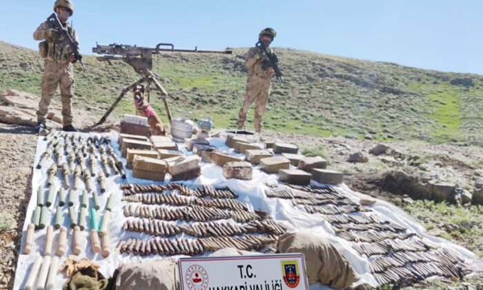 Oğul köyü kırsalında çok sayıda silah ve mühimmat ele geçirildi