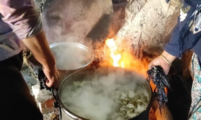 Oksijen deposu ormanda çam ağaçlarından toplanıp kaynatılıyor, kilogramı 100 TL’den satılıyor