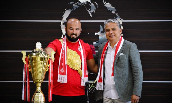 Okulu, altın kemerin sahibi oldu