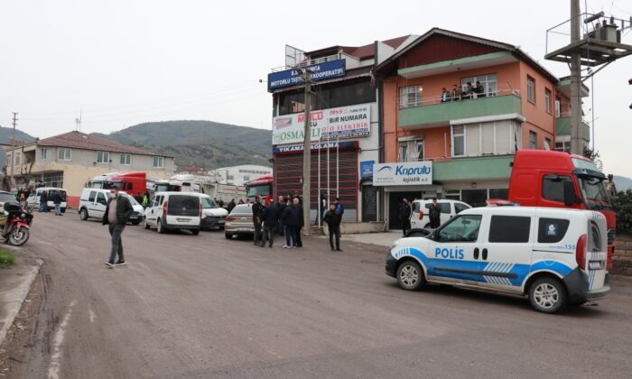 Öldürdüğü yakın arkadaşının ailesinden helallik istedi