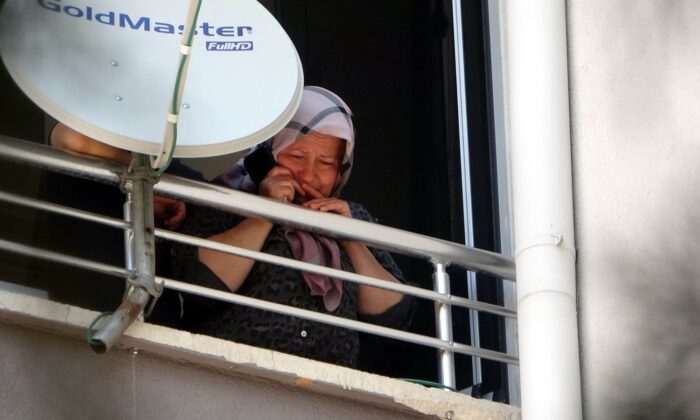 Ölen eşe son bakış yürek burktu