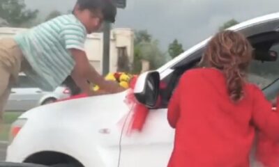 Ölümüne bahşiş mesaisi…Gelin arabasının üzerine böyle çıktı