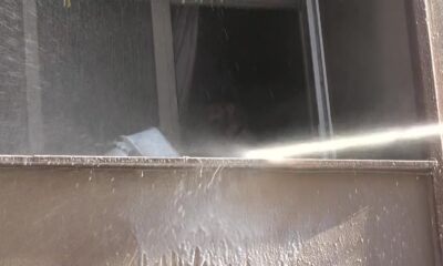 Önce evi yaktı, sonra polise satır ve bıçakla direndi