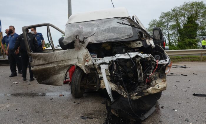 Ordu’da minibüs ile pikap çarpıştı: 12 yaralı