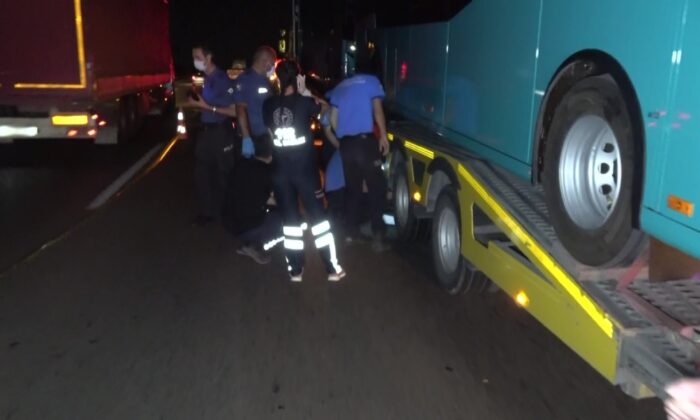 Otobanda Tır yayaya çarptı