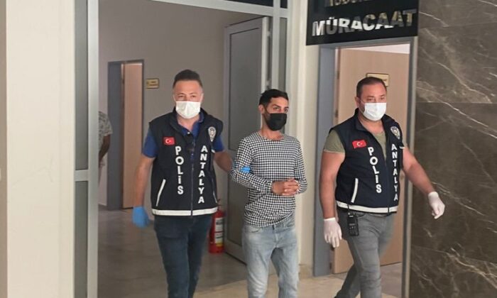 Otobüs durağında yankesicilik yapan şüpheli yakalandı