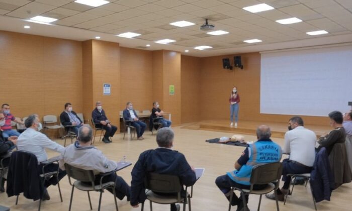 Otobüs şoförlerine ilk yardım eğitimi verildi