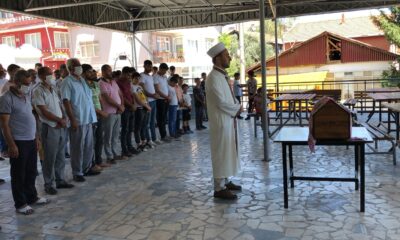 Otobüsün çarptığı 3 yaşındaki Emine Nur, son yolcuğuna uğurlandı