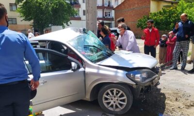 Otomobil beton direğe çarptı: 3’ü çocuk 4 yaralı