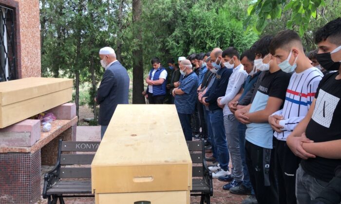 Otomobil direğe çarptı: 2 çocuk öldü, 3 çocuk yaralandı