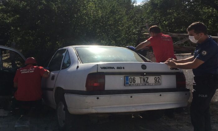 Otomobil evin bahçe kapısına çarptı: 1 yaralı