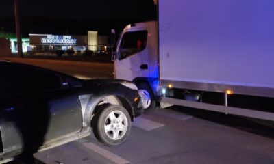 Otomobil ile kamyonet çarpıştı: 4’ü çocuk 7 yaralı