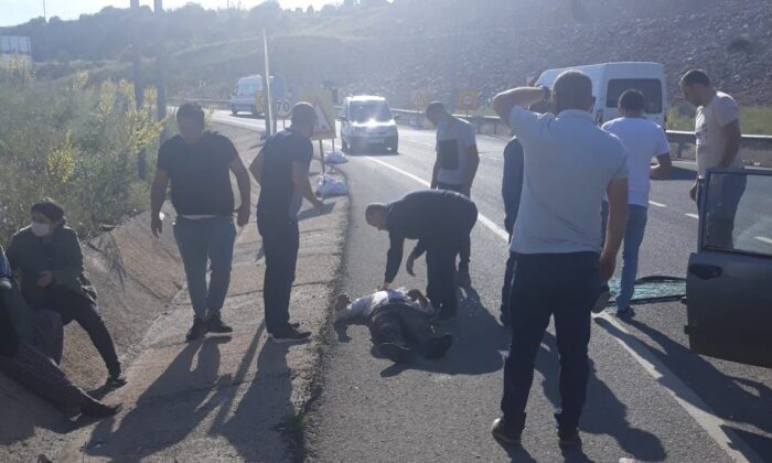 Otomobil ile tır çarpıştı, kazada 2 kişi yaralandı