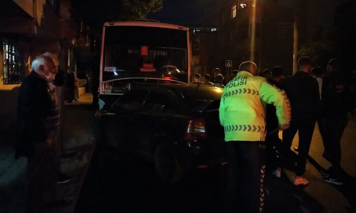 Otomobil önce çocuğa sonra otobüse çarptı: 3 yaralı