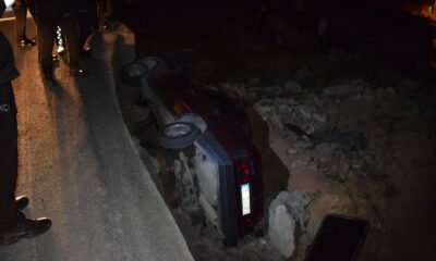 Otomobil şarampole düştü: 1’i polis 2 yaralı