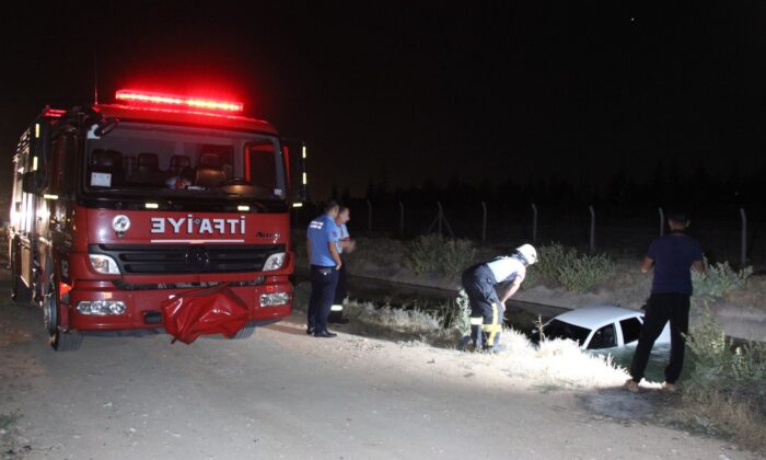 Otomobil sulama kanalına düştü