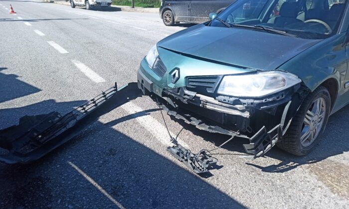 Otomobil tır ile çarpıştı, şans eseri yaralanan olmadı