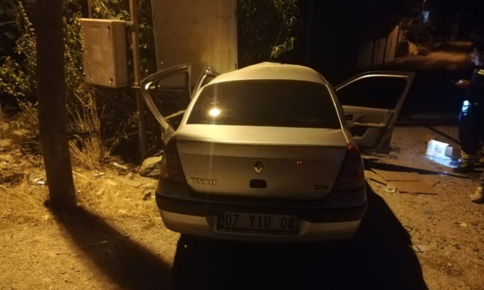 Otomobil trafoya çarptı: 1’i ağır 3 yaralı