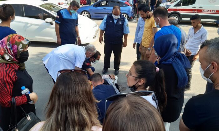 Otomobil yayaya çarptı, hastaneden koşarak gelen doktor ilk müdahaleyi yaptı