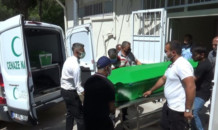 Otomobilde silahlı saldırıya uğrayan genç hayatını kaybetti