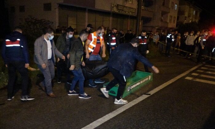 Otomobilin, bisikletiyle işe giden şahsa çarpıp metrelerce savurduğu feci kaza kamerada