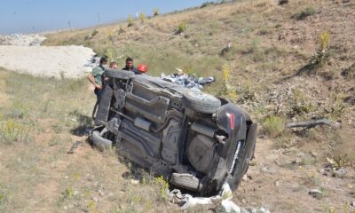 Otomobilini mıcıra kaptıran öğretmen ölümden döndü