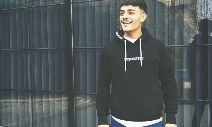 Otoparkta çıkan tartışmada tartıştığı kişi tarafından bıçaklanarak öldürüldü