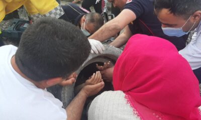 Oyun oynarken kanalizasyon borusuna sıkıştı