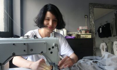 (Özel) 19 yaşındaki genç, kendi tasarımlarını internetten satarak dükkan açtı