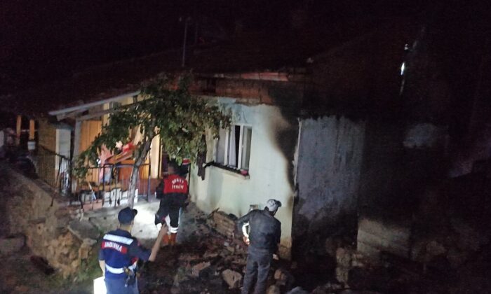 (ÖZEL) Afyonda ev yangını korkuttu