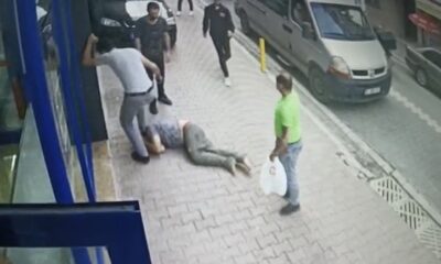 (Özel) Çocuklardan para istedi, feci şekilde dayak yedi