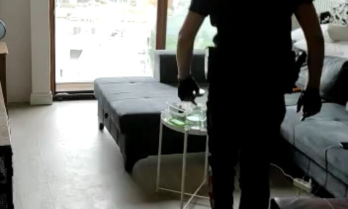 (Özel) “Daireden esrar kokusu geliyor” ihbarı torbacıları yakalattı