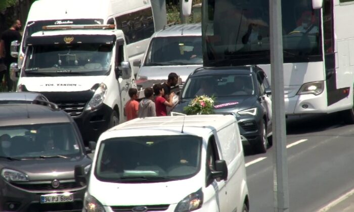 (ÖZEL) E-5’te çocukların korkutan bahşiş yarışı