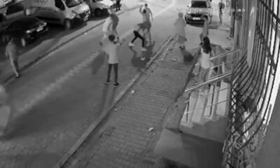 (Özel) Esenyurt’ta tekme tokat laf atma kavgası kamerada