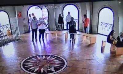 (Özel) Galata Kulesi’nden atlayan genç kız kamerada