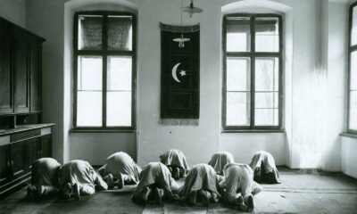 (Özel) Galiçya’daki Türk askerlerinin namaz kılarken çekilen fotoğrafları 104 yıl sonra ortaya çıktı