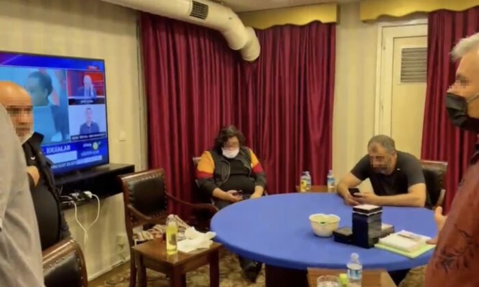 (Özel) Güvenlik kamerası önlemli kumarhaneye polis baskını