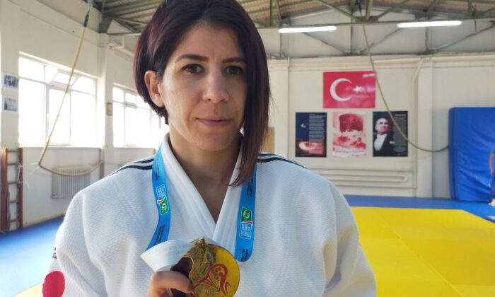 (Özel haber) Yüzde 90 görme engelli Ecem Taşın, judo ile engelleri kaldırdı