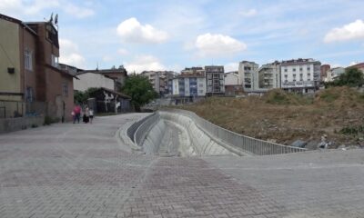 (ÖZEL) İBB’nin dere kenarına koyduğu koruma demirleri görenleri şoke etti