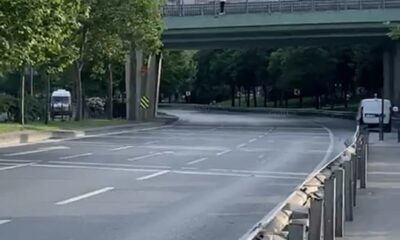 (Özel) İstanbul’da genç adam üstgeçitten yola atladı