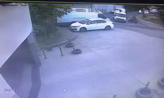 (Özel) İstanbul’da “murç” dehşeti kamerada: Genci önce dövdü sonra murç ile başına vurdu