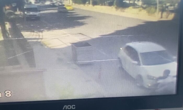(Özel) İstanbul’da ters yönden gelen motorla aracın çarpıştığı anlar kamerada