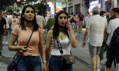 (Özel) İstiklal Caddesi’nde maske ve mesafe unutuldu, halaylar çekildi