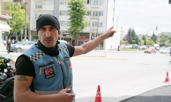 (ÖZEL) Kırmızı ışık ihlali yapan aracın çarptığı kurye yaşam savaşı veriyor