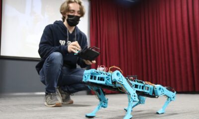 (ÖZEL) Lise öğrencisi Halid ödüllü robotunu öğretmenlerine anlattı