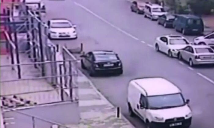 (Özel)- Maltepe’de çalıntı araçla kazaya karıştı, hızla kaçmaya başladı